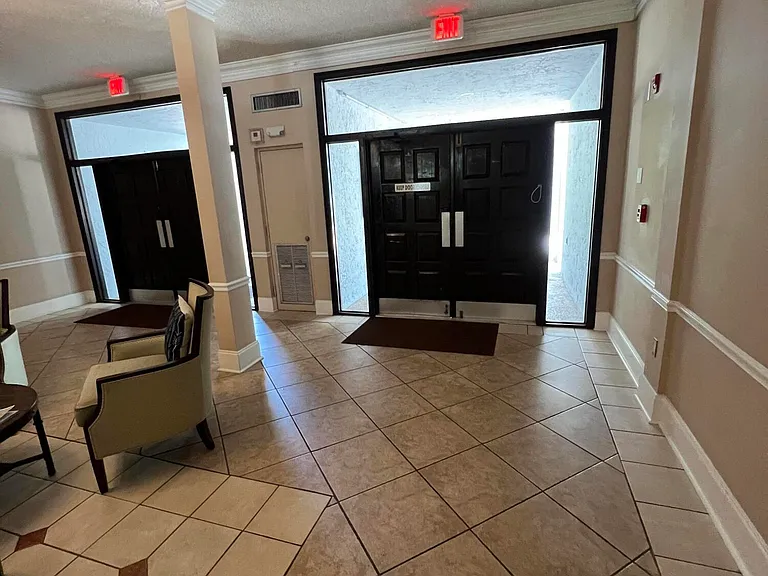 480 Executive Center Dr #2D — Photo 11