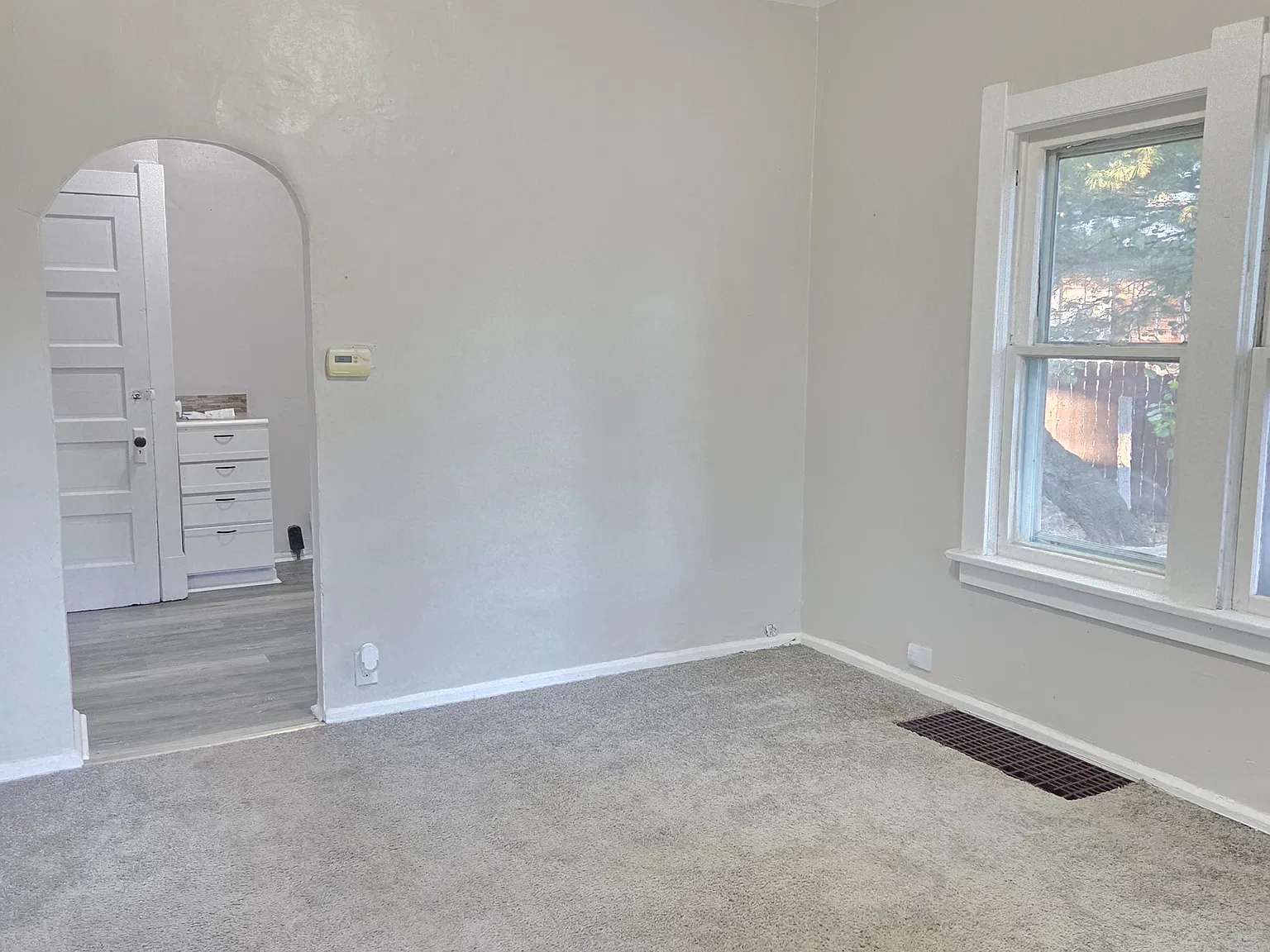 3 bed, 936 sqft, $1,015 — Photo 3