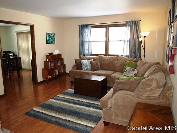 3rd image of 881 W Sunnyview Ave