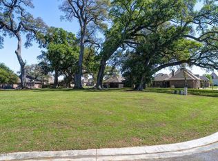 302 Quiet Oaks Dr, Youngsville, LA 70592
