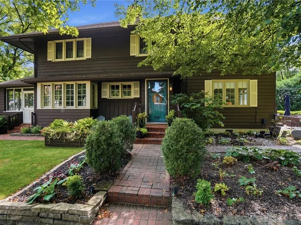 6 Glendora Ave, Oakwood, OH 45409
