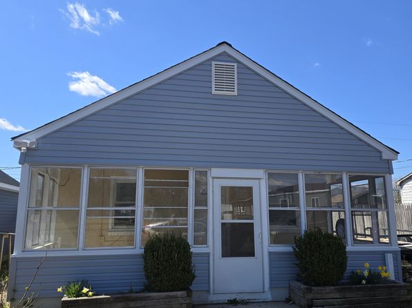 9 Holly St
