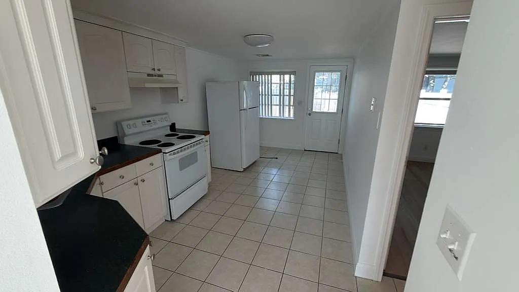 1 bed, 800 sqft, $1,900 — Photo 4