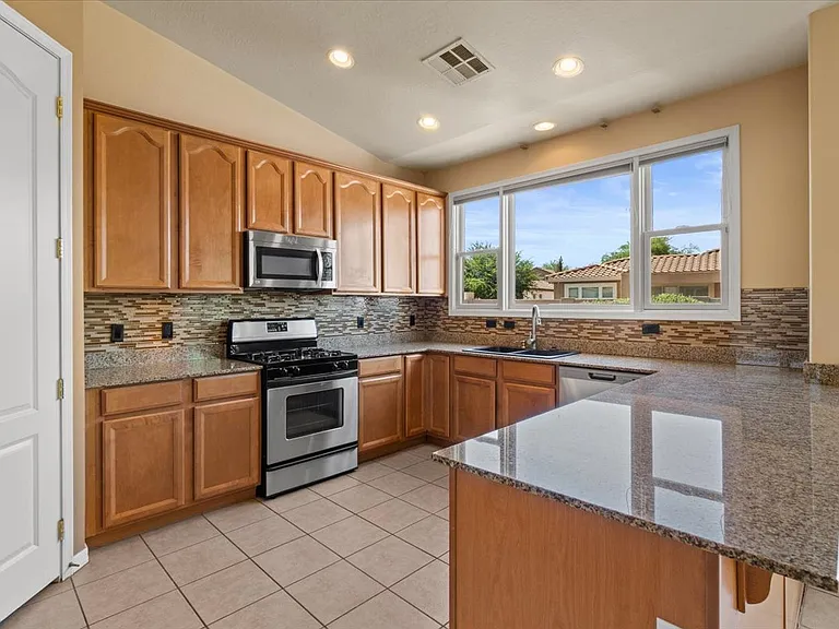 2435 E Desert Broom Pl — Photo 16