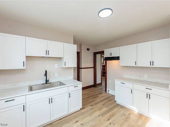 5th image of 2233 E 33rd St