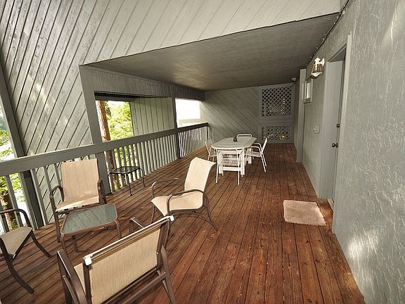 Lower covered deck