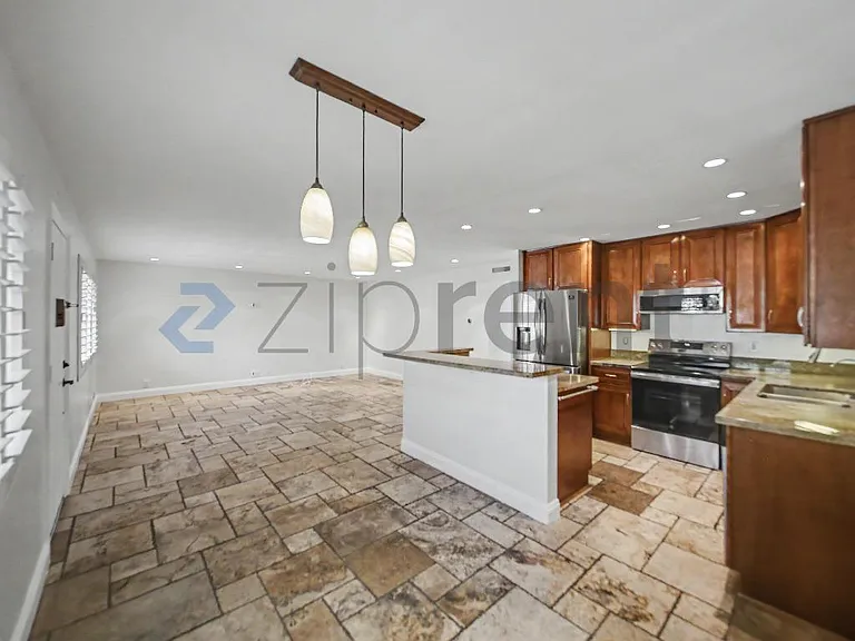 1701 Anacapa St #30 — Photo 6