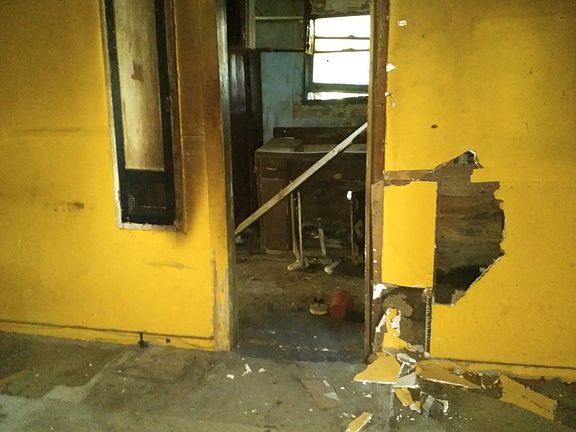 5th image of 2438 Saint Clair Dr