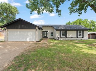 810 Ridgeway Rd, Joshua, TX 76058