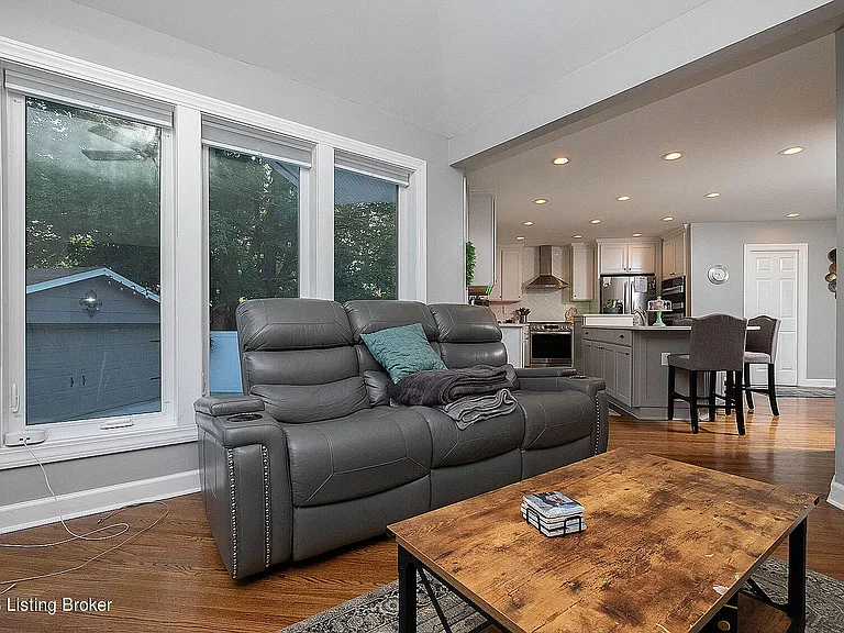 211 S Sherrin Ave — Photo 20