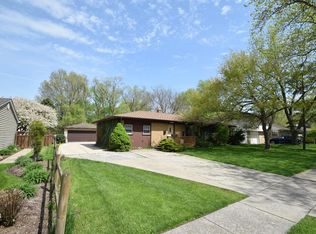 95 Hillcrest Ave, Hobart, IN
