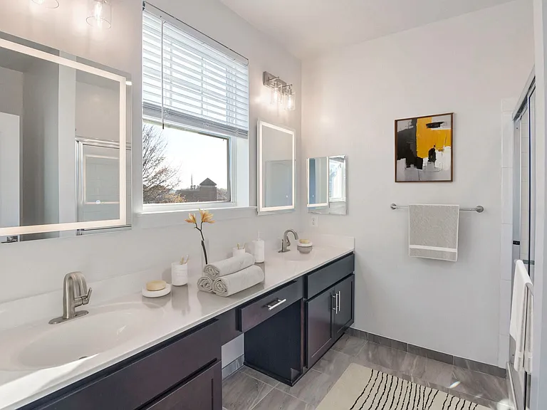 Avanti Luxury Apartments — Photo 43