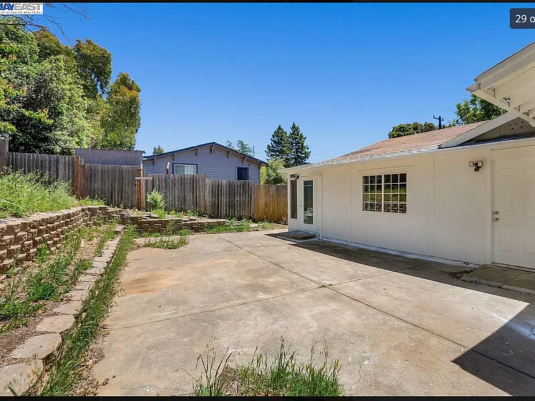 1146 Lewis Ave — Photo 26