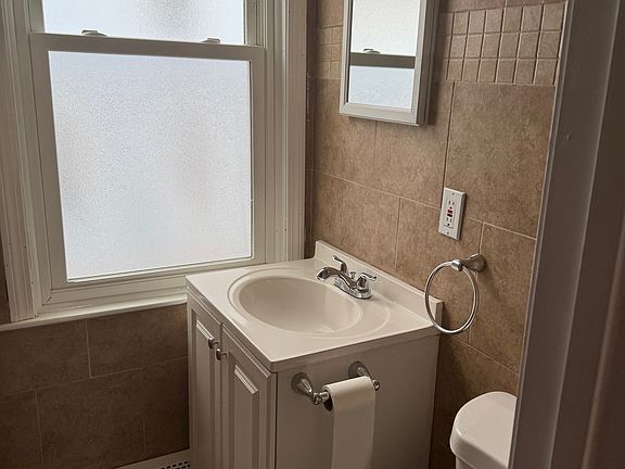 3rd image of 34 Irving St #5