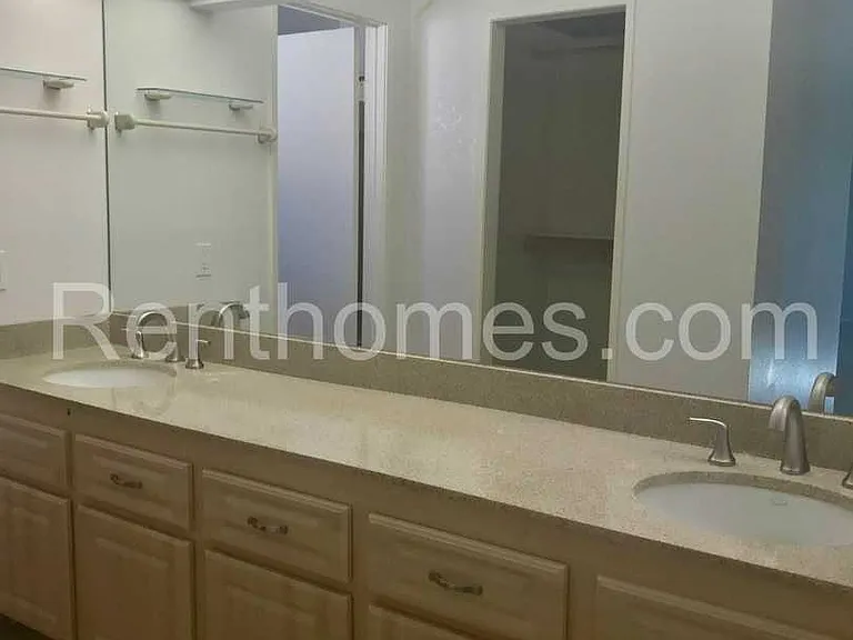 11245 Forestview Ln — Photo 16