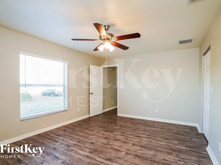 2018 NW 9th Pl — Photo 10
