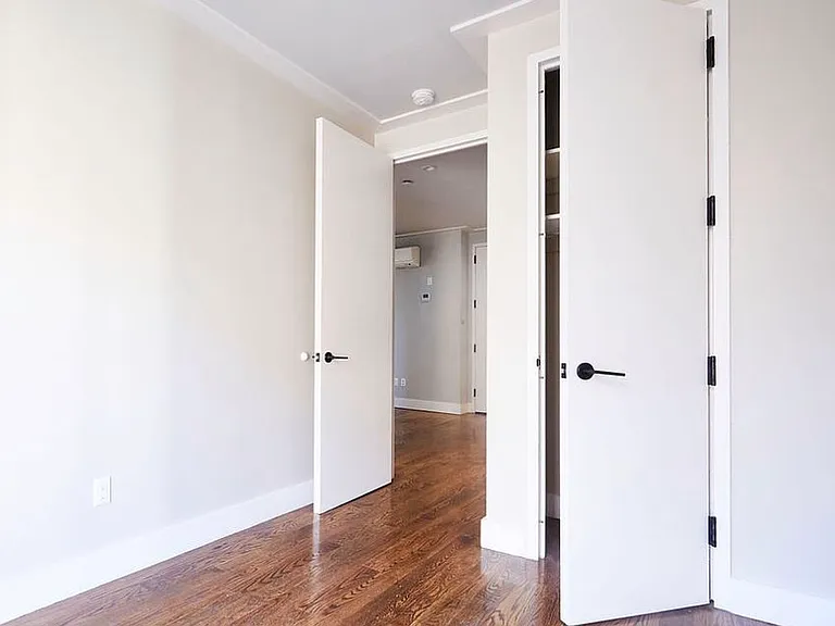 66 E 21st St #1A — Photo 6