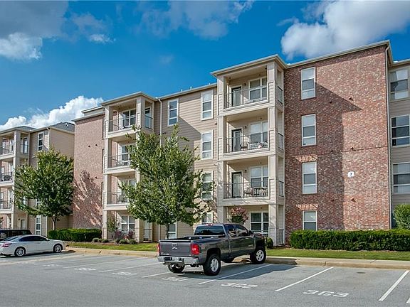 4th image of 600 13th St APT 331