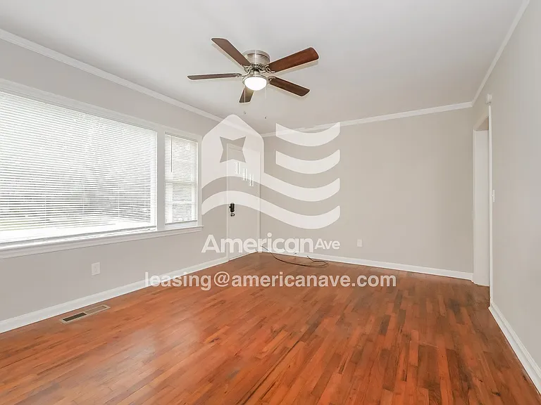 1060099_005_wm_-_living_room_12992312.jpg