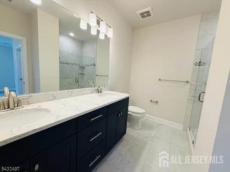 810 Greenland Sq — Photo 4