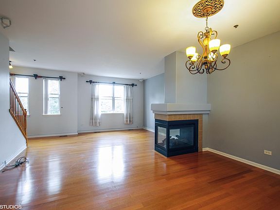 3rd image of 4712 N Lamon Ave #H