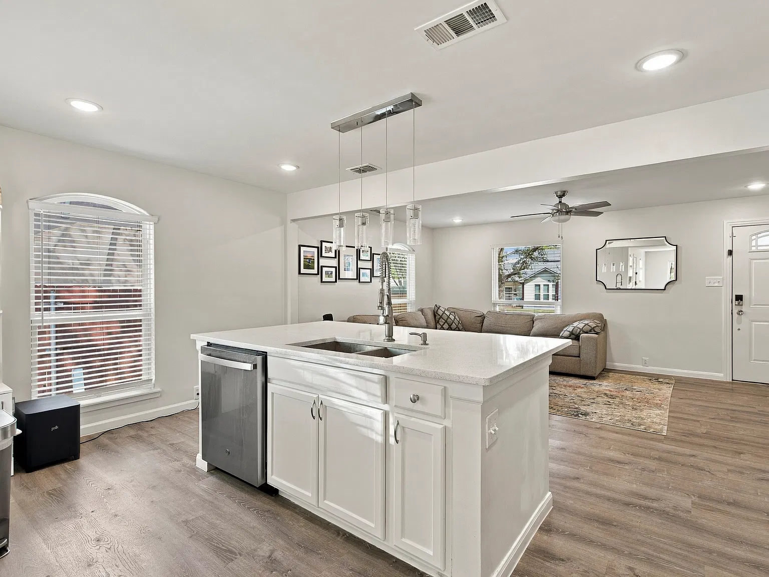 3 bed, 1361 sqft, $2,850 — Photo 4
