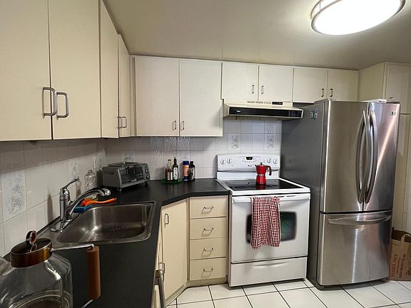 5th image of 45 Longwood Ave APT 705