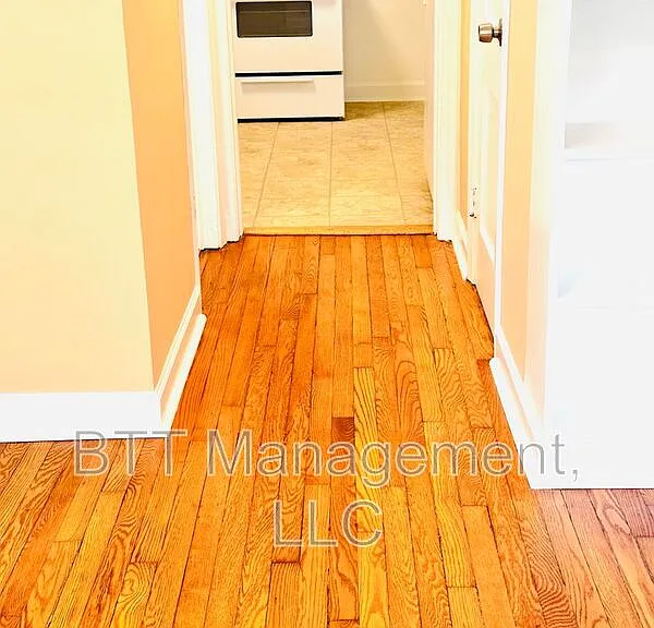 907 Hudson Ave #3 — Photo 12