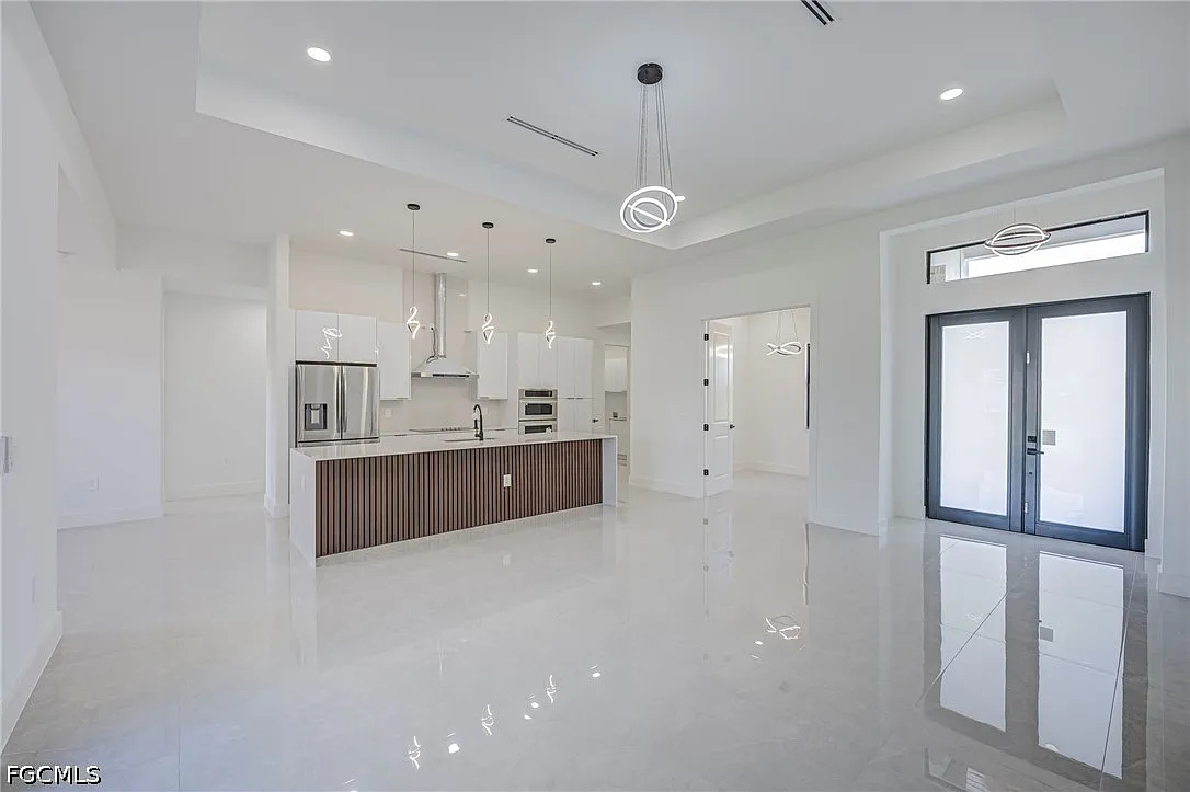 3 bed, 2.0 bath, 1811 sqft, $2,100 — Photo 3