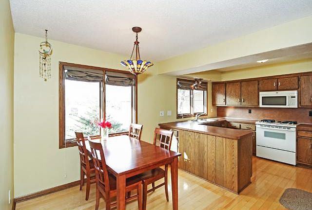 1st image of 1691 Camelot Ln NE