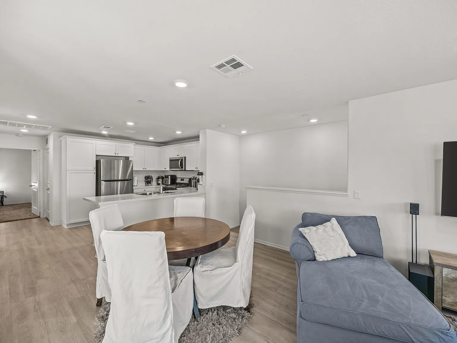 2 bed, 1139 sqft, $2,900 — Photo 4
