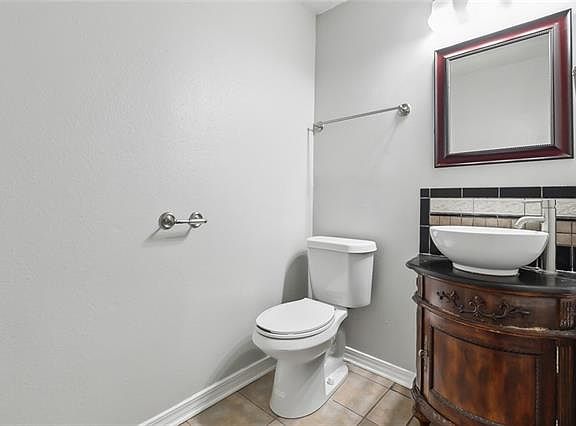 4th image of 904 Saint Julien Dr #D