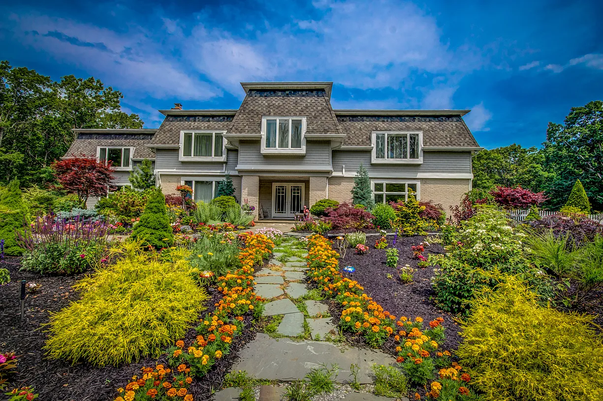 7 Acres, 5 Bedrooms, 2 Ponds, 1 Tennis Court — Photo 1