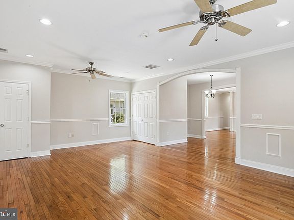 3rd image of 6442 Holyoke Dr