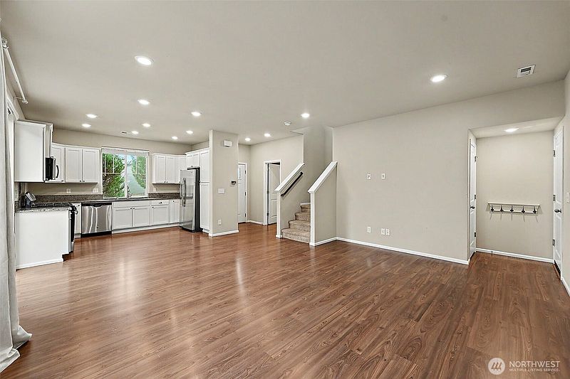 5th image of 3446 Hera Street NE