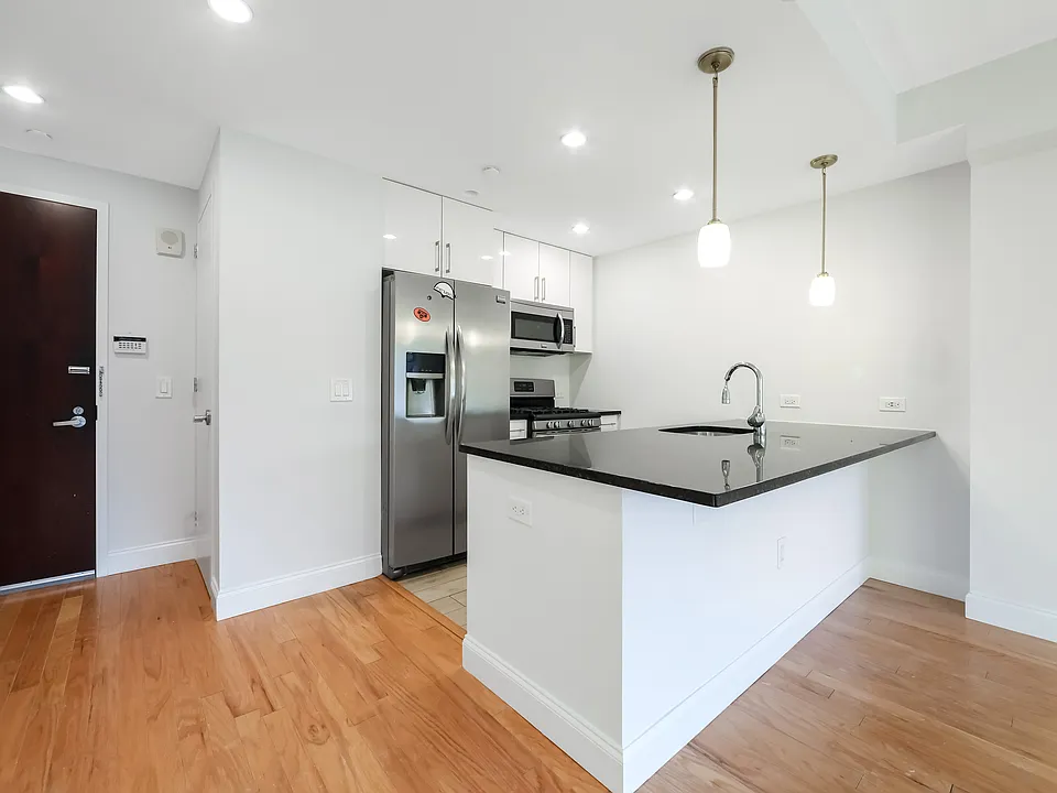 1701 Park Ave #902