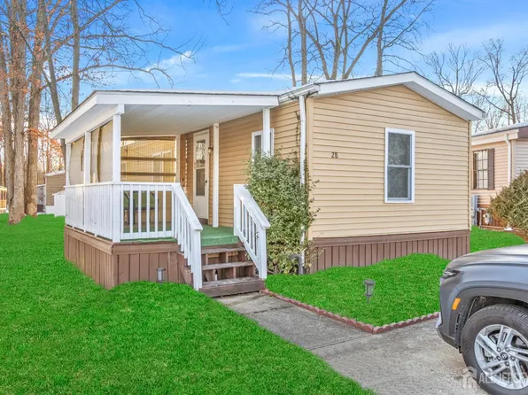 28 Dickens Rd, North Brunswick, NJ 08902