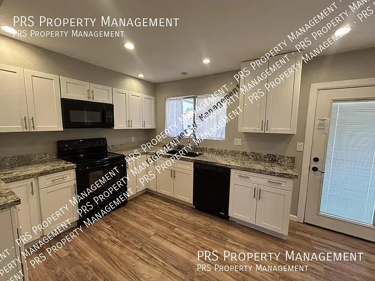 2207 W Monroe St — Photo 10