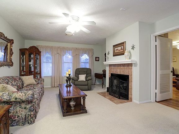 3rd image of 16002 Surrey Woods Dr