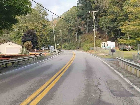 2506 Chestnut Ln, Gilbert, WV 25621