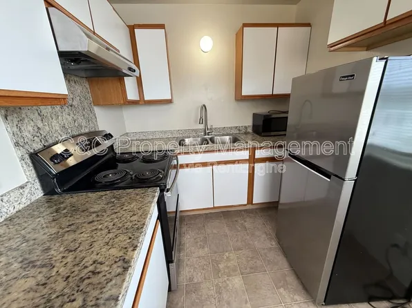 803 Hawthorne St APT 7, Monterey, CA 93940