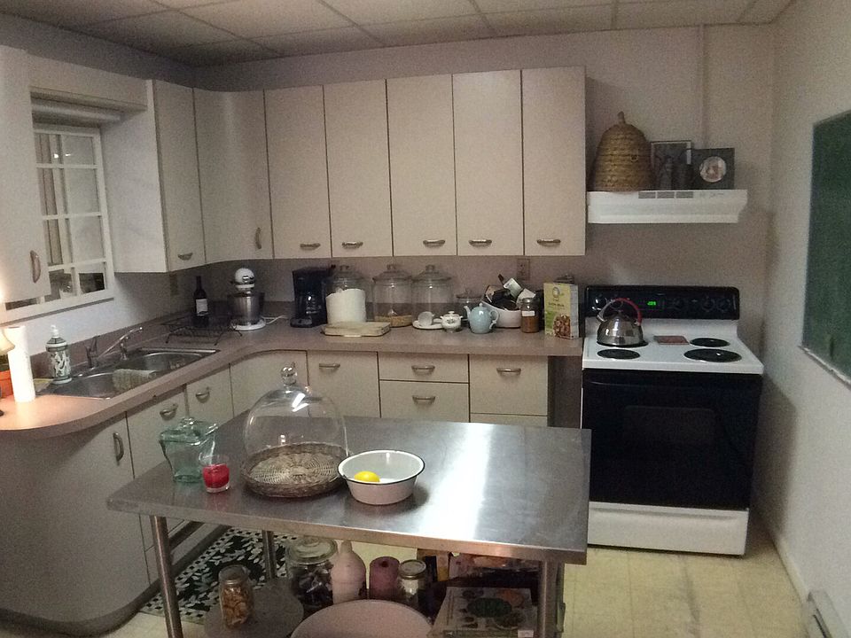 2nd image of 327 W Main St APT C