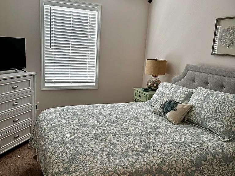 Queen bedroom