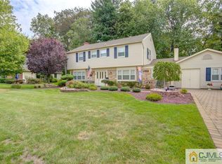 35 Lakeridge Dr, Matawan, NJ 07747