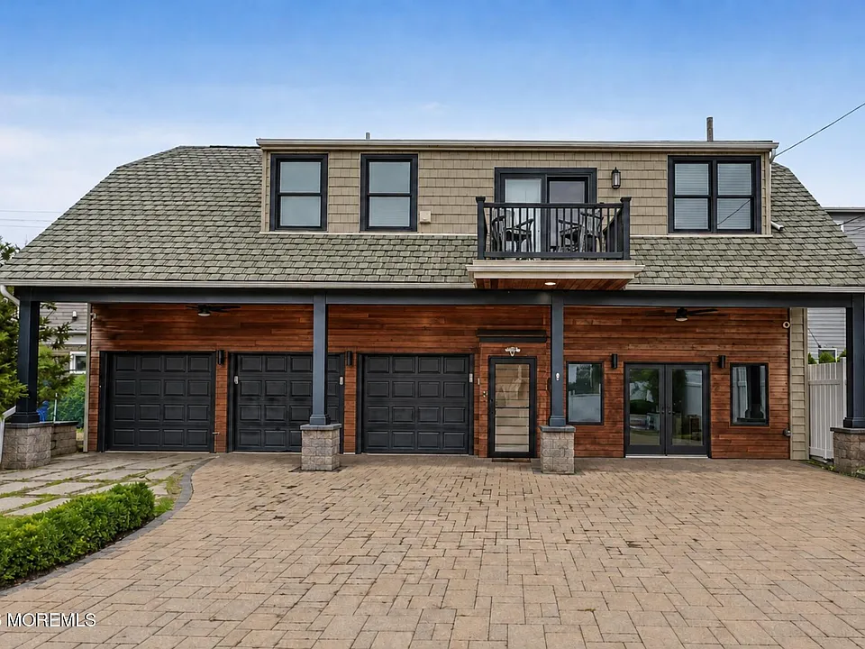 100 10th Ave