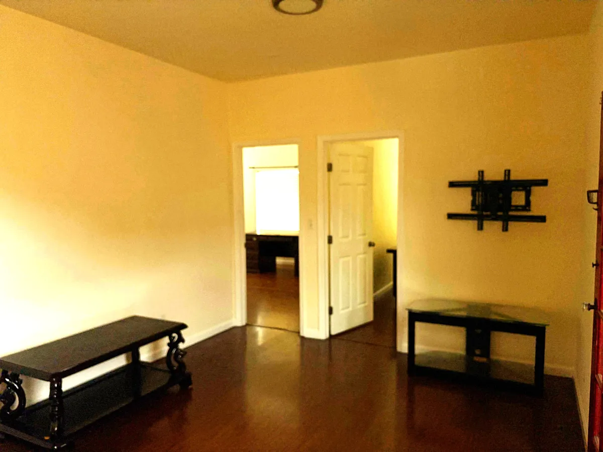 Building Photo - 3814 E 12th St #1