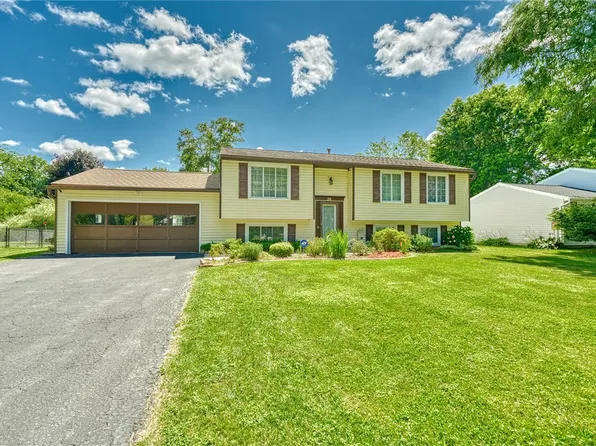 26 Donlin Dr, Rochester, NY 14624