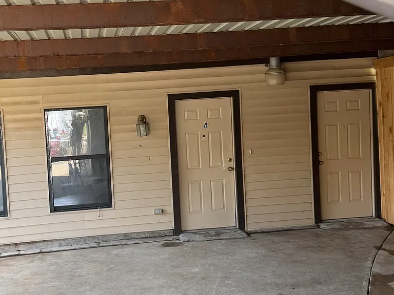 2400 Avonhill Dr — Photo 10