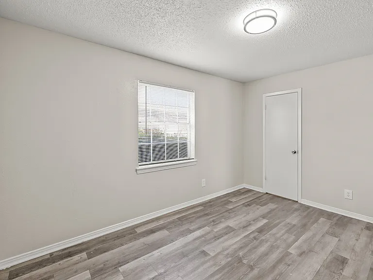 La Bella Apartments — Photo 29