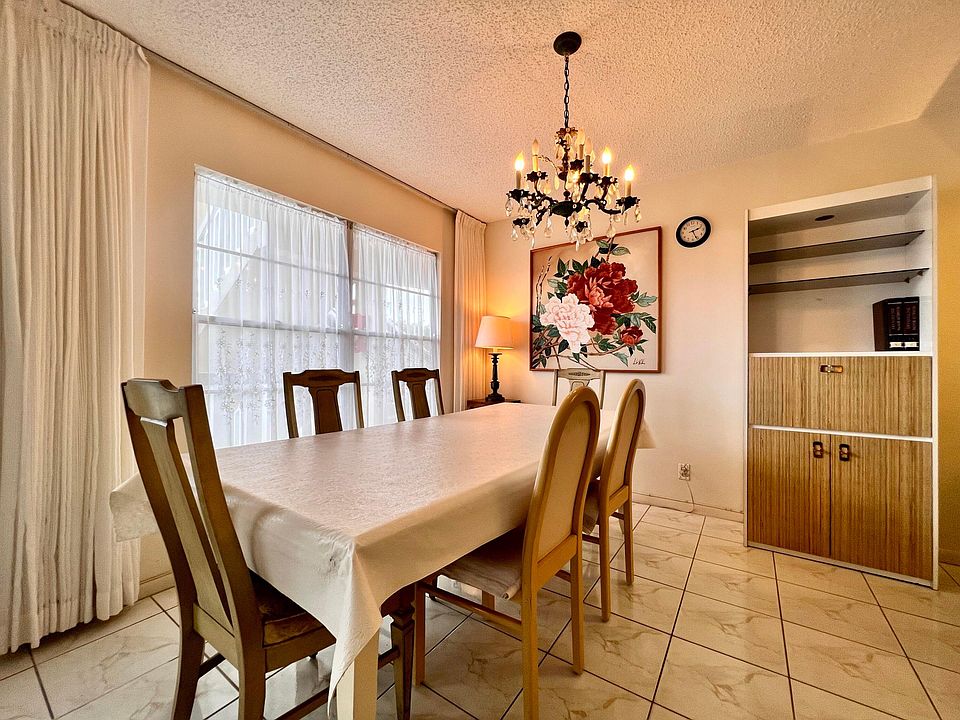 1st image of 313 Greenbrier B
